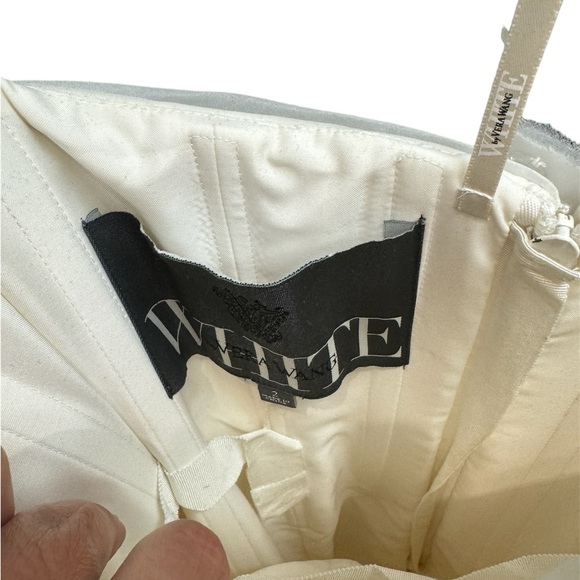 Vera Wang wedding gown - FAWN - Picture 2 of 4